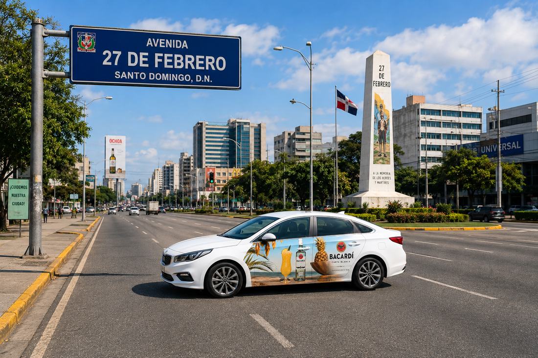 Vehículo rotulado con campaña de Bacardí